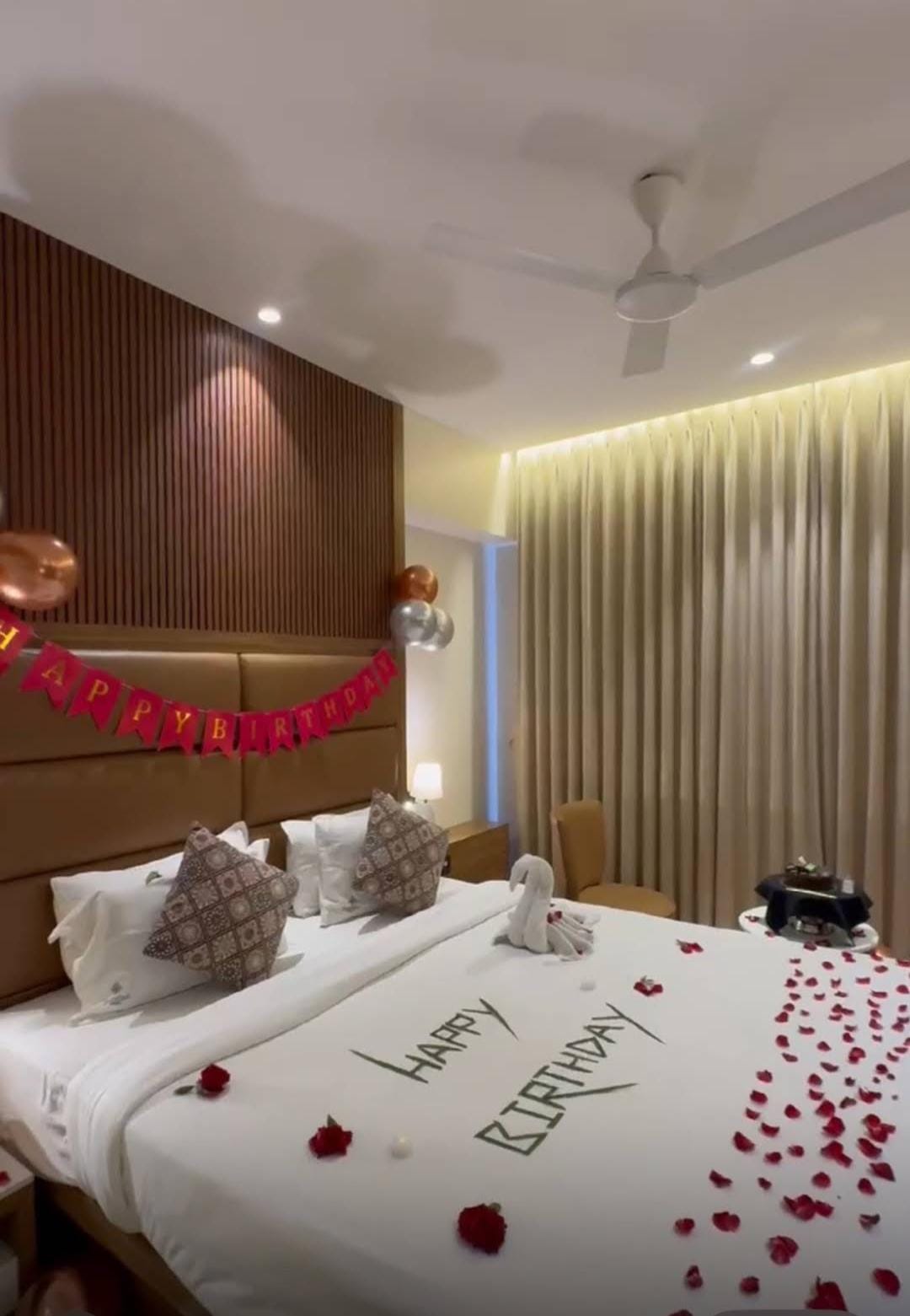 Luxurious Room & Decor - Book Now